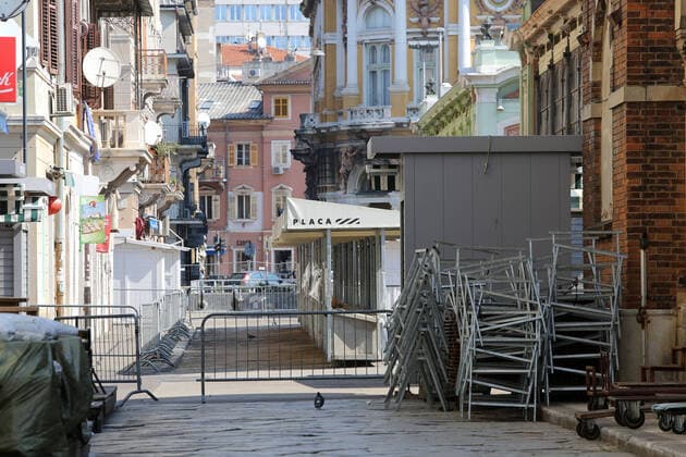 Coronavirus in Kroatien, Eindrücke aus Rijeka PXL_Rijeka Empty Streets 12.04.2020., Rijeka, Croatia - Empty streets on sunny Easter during Covid 19 crisis GoranxKovacic PIXSELL
