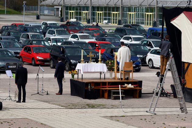 Erfurt, 12 04 2020 Pastor Christoph Knoll from the Thomas parish Erfurt will hold the car Easter service on Easter Sunday at the Erfurt fairground Due to the corona crisis, no church services are allowed at the moment The city of Erfurt has approved this type of service because a car is a closed room in which a maximum of 2 people can sit and thus the distance rule is observed