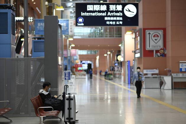 Coronavirus in Japan, Eindrücke aus Osaka OSAKA, JAPAN - APRIL 12: Few people are seen at Kansai Airport in Osaka Prefecture on April 12, 2020, during an outbreak of the coronavirus COVID-19. Japanese Prime Minister Shinzo Abe declared a state of emergency last Tuesday for Tokyo and six other prefectures to ramp up defenses against the spread of the coronavirus. (Photo: Richard Atrero de Guzman AFLO)  (125272506)