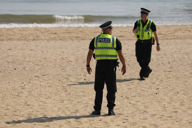 (200412) -- BOURNEMOUTH, April 12, 2020 (Xinhua) -- Police patrol on Bournemouth Beach in Bournemouth, Britain on April 11, 2020. (Photo by Tim Ireland Xinhua) BRITAIN-BOURNEMOUTH-COVID-19-BEACH 
