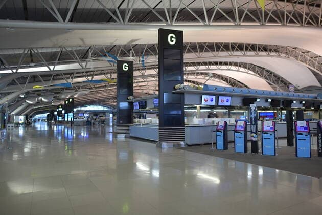 Coronavirus in Japan, Eindrücke vom Flughafen in Osaka OSAKA, JAPAN - APRIL 12: Few people are seen at Kansai Airport in Osaka Prefecture on April 12, 2020, amid an outbreak of the coronavirus COVID-19. Japanese Prime Minister Shinzo Abe declared a state of emergency last Tuesday for Tokyo and six other prefectures to ramp up defenses against the spread of the coronavirus. (Photo: Richard Atrero de Guzman AFLO)  (125272557)