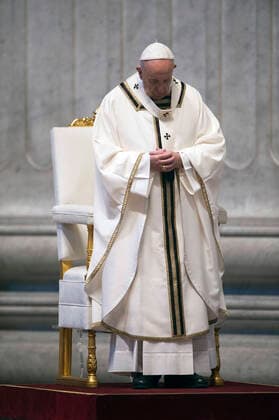NO FRANCE - NO SWITZERLAND: April 12, 2020 : Pope Francis celebrates Easter Sunday Mass inside an empty St. Peter s Basilica, at the Vatican  Copyright: x AlessiaxGiuliani CPPx xIPAx xCatholicxPressxPhotox