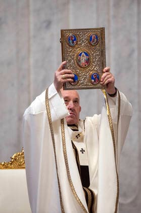 NO FRANCE - NO SWITZERLAND: April 12, 2020 : Pope Francis celebrates Easter Sunday Mass inside an empty St. Peter s Basilica, at the Vatican  Copyright: x AlessiaxGiuliani CPPx xIPAx xCatholicxPressxPhotox