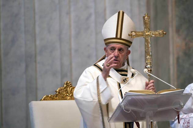 NO FRANCE - NO SWITZERLAND: April 12, 2020 : Pope Francis celebrates Easter Sunday Mass inside an empty St. Peter s Basilica, at the Vatican  Copyright: x AlessiaxGiuliani CPPx xIPAx xCatholicxPressxPhotox