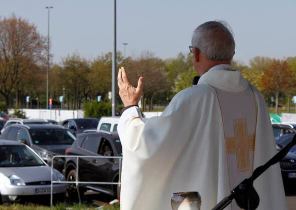 12 04 2020, Catholic Easter Mass at the drive-in cinema in Düsseldorf, Düsseldorf city dean Frank Heidkamp preaching the sermon 12 04 2020, Catholic Easter Mass at the drive-in cinema in Düsseldorf 12 04 2020, Catholic Easter Mass at the drive-in cinema in Düsseldorf