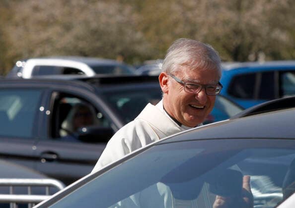 12 04 2020, Catholic Easter Mass at the drive-in cinema in Düsseldorf, Düsseldorf city dean Frank Heidkamp blesses the cars as they leave the grounds after the service 12 04 2020, Catholic Easter Mass at the drive-in cinema in Düsseldorf 12 04 2020, Catholic Easter Mass at the drive-in cinema in Düsseldorf