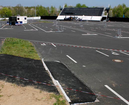 12 04 2020, Catholic Easter Mass at the drive-in cinema in Düsseldorf, cinema screen folded down, in front of it the empty parking lot after the mass 12 04 2020, Catholic Easter Mass at the drive-in cinema in Düsseldorf 12 04 2020, Catholic Easter Mass at the drive-in cinema in Düsseldorf