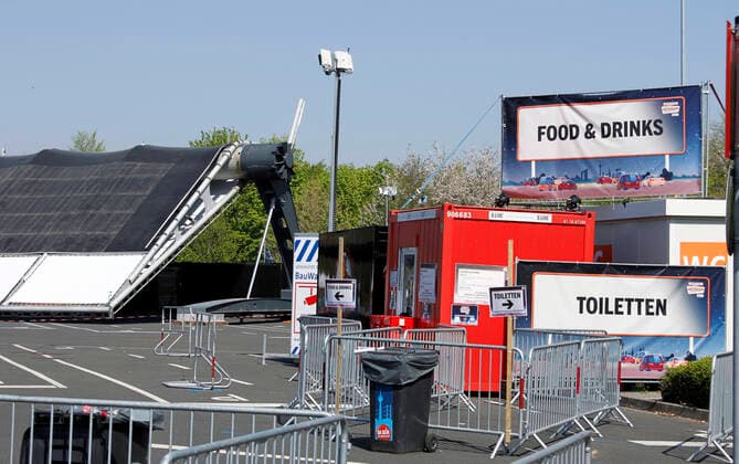 12 04 2020, Catholic Easter Mass at the drive-in cinema in Düsseldorf, left side with folded down cinema screen, right side container with food sales and toilets 12 04 2020, Catholic Easter Mass at the drive-in cinema in Düsseldorf 12 04 2020, Catholic Easter Mass at the drive-in cinema in Düsseldorf