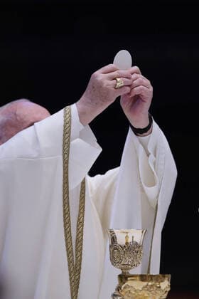 April 12, 2020 - Vatican City, Holy See - POPE FRANCIS celebrates Easter mass in an empty St. Peter s Basilica. After the mass Pope Francis delivers the blessing Urbi et Orbi . Credit Image: via ZUMA Wire) Italy - ZUMAi15_ 20200412_zaf_i15_035 Copyright: xEvandroxInettix