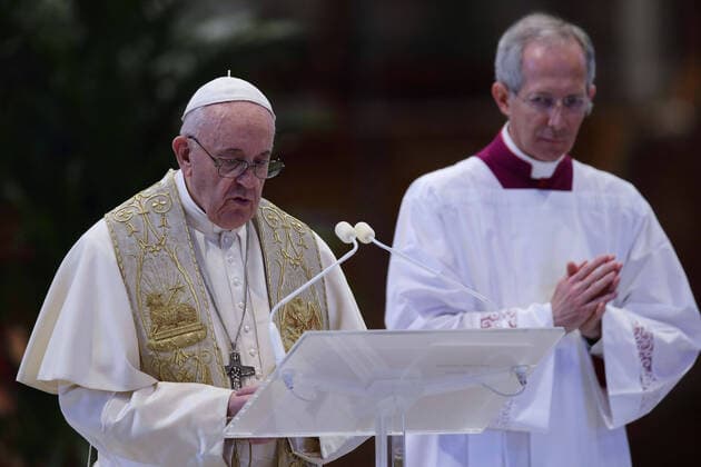 April 12, 2020 - Vatican City, Holy See - POPE FRANCIS celebrates Easter mass in an empty St. Peter s Basilica. After the mass Pope Francis delivers the blessing Urbi et Orbi . Credit Image: via ZUMA Wire) Italy - ZUMAi15_ 20200412_zaf_i15_051 Copyright: xEvandroxInettix