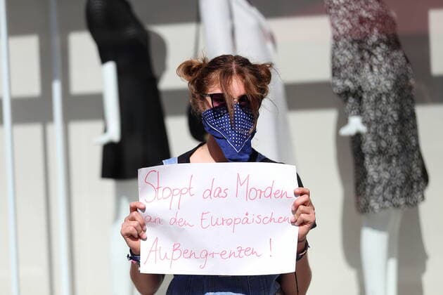People form a human chain in Brandenburger Strasse and demand the evacuation of Greek refugee camps in view of the spread of the corona virus, Potsdam, 12 April 2020 Leave No One Behind Human chain in Potsdam