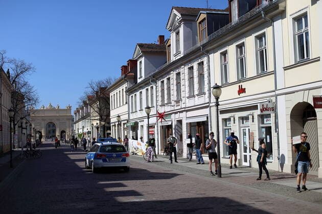 People form a human chain in Brandenburger Strasse and demand the evacuation of Greek refugee camps in view of the spread of the corona virus, Potsdam, 12 April 2020 Leave No One Behind Human chain in Potsdam