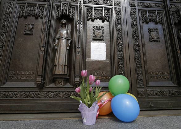 Worshipers leave flowers and balloons outside of the church where pews are empty of parishioners due to the Coronavirus pandemic as Cardinal Timothy Dolan offers Easter Sunday Mass at St. Patrick s Cathedral in New York City on Sunday, April 12, 2020. For the first time, the United States government and President Trump have declared all 50 states a major disaster for the same event.  NYP20200412103 JOHNxANGELILLO