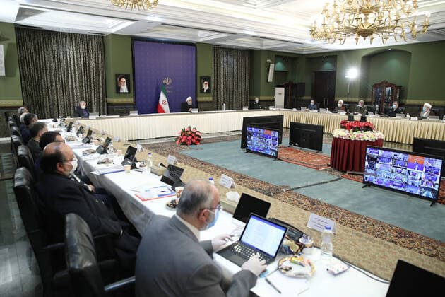 News Bilder des Tages April 12, 2020, Tehran, Iran: A handout picture provided by the on April 12, 2020, shows Iranian President, HASSAN ROUHANI, chairing a cabinet session in the capital Tehran. Iran announced 117 new deaths from the novel coronavirus, bringing the overall official toll to 4,474, even as it eased some restrictions that had been imposed to slow the spread of the illness. Tehran Iran - ZUMAi98_ 20200412_zih_i98_007 Copyright: xIranianxPresidencyx