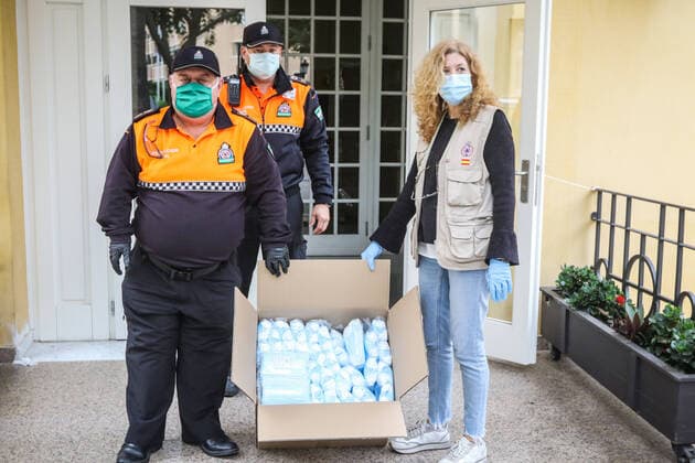 April 12, 2020: 12 April 2020 (Malaga ) The Government of Spain has delivered to Malaga the 372,000 masks that will begin to be distributed this Monday among workers returning to their posts. They will be given to people who have to travel to work and it is more complex to maintain the safe distance. - ZUMAc161 20200412_zap_c161_010 Copyright: xLorenzoxCarnerox
