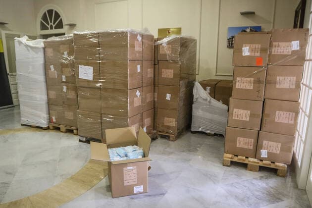 April 12, 2020: 12 April 2020 (Malaga ) The Government of Spain has delivered to Malaga the 372,000 masks that will begin to be distributed this Monday among workers returning to their posts. They will be given to people who have to travel to work and it is more complex to maintain the safe distance. - ZUMAc161 20200412_zap_c161_015 Copyright: xLorenzoxCarnerox
