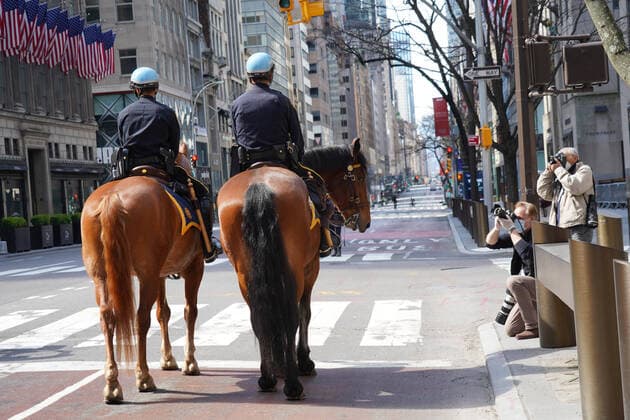 April 12, 2020, New York, New York, USA: Easter Day in New York City during Covid,.Fifth Avenue, NYC.April 12, 2020.Photos by Sonia Moskowitz. New York USA - ZUMAm334 20200412_zep_m334_028 Copyright: xSoniaxMoskowitzxGordonx