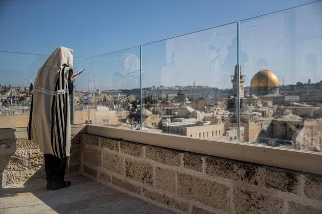 (200412) -- JERUSALEM, April 12, 2020 (Xinhua) -- A Jewish man prays near the Western Wall during the Jewish holiday of Passover in Jerusalem s Old City, on April 12, 2020. (JINI via Xinhua) MIDEAST-JERUSALEM-PASSOVER 