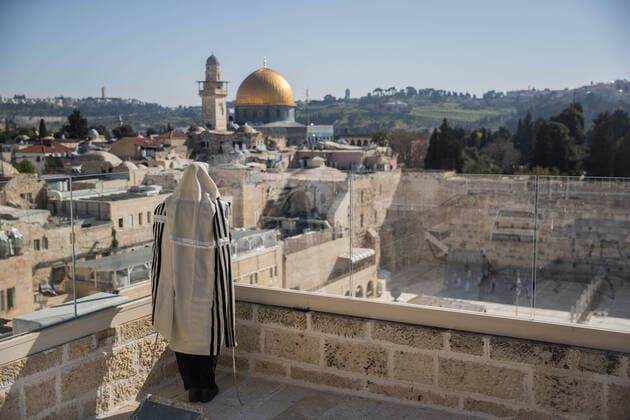 (200412) -- JERUSALEM, April 12, 2020 (Xinhua) -- A Jewish man prays near the Western Wall during the Jewish holiday of Passover in Jerusalem s Old City, on April 12, 2020. (JINI via Xinhua) MIDEAST-JERUSALEM-PASSOVER 