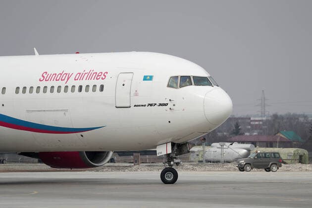 YEKATERINBURG, RUSSIA - APRIL 13, 2020: A Sunday Airlines plane carrying humanitarian aid arrives at Koltsovo International Airport. The first of the four humanitarian shipments to Russia s Ural Federal District, the charter flight from Shanghai has brought around $5m worth of medical supplies, such as non-reusable and high-level protection masks, face shields, protective goggles and suits, antiseptics and touch-free thermometers, over 10,6m items totaling more than 100t in weight. Equally divided between the Sverdlovsk and Chelyabinsk Regions, it will be sent to healthcare, budgetary, charitable institutions and volunteer organisations. Donat Sorokin TASS  TS0D57EF