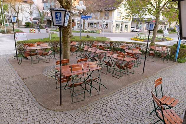 13 04 2020, Shops and restaurants close due to corona virus pandemic in Bad Wörishofen, Tables and chairs in a beer garden currently without guests 13 04 2020, Closed restaurants due to corona virus 13 04 2020, Closed restaurants due to corona virus