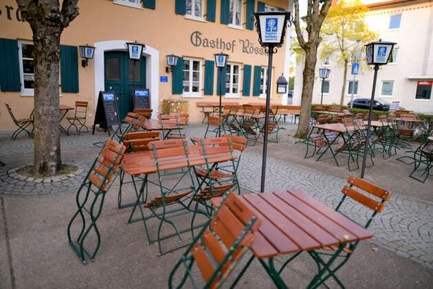 13 04 2020, Shops and restaurants close due to corona virus pandemic in Bad Wörishofen, Tables and chairs in a beer garden currently without guests 13 04 2020, Closed restaurants due to corona virus 13 04 2020, Closed restaurants due to corona virus