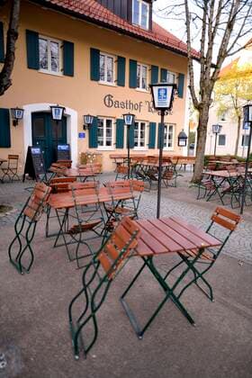 13 04 2020, Shops and restaurants close due to corona virus pandemic in Bad Wörishofen, Tables and chairs in a beer garden currently without guests 13 04 2020, Closed restaurants due to corona virus 13 04 2020, Closed restaurants due to corona virus