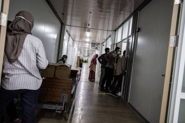 April 13, 2020, Jakarta, Jakarta, Indonesia: Jakarta, Indonesia, 13 April 2020 : New Hospital were almost finished setting up at Jakarta to take care of Hard Symptoms patient of Corona in Jakarta. Jakarta Indonesia - ZUMAh128 20200413_zap_h128_006 Copyright: xDonalxHusnix