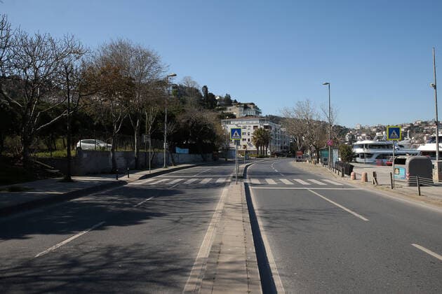 Normally busy but now mostly deserted Besiktas District at Bosphorus in Istanbul after the curfew declared by the government to slow coronavirus spread, Sunday, April 12, 2020. Pictures show Bebek, Arnavutkoy, Akintiburnu and Kurucesme villages at Bosphorus in Istanbul Copyright: TolgaxAdanali 16718981