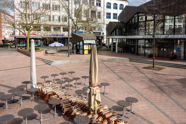 Kiel Even during the Easter holidays, the citizens of Kiel followed the recommendation not to leave their homes if possible The city centre was almost deserted