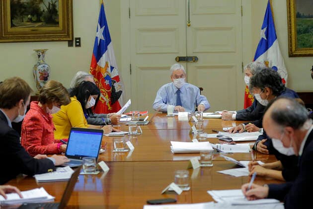 Santiago, April 13, 2020 The President of the Republic, Sebastian Pinera, heads a new meeting of the Emergency Committee for coronavirus Pool Photography Via Aton Chile, Santiago Chile Aton 411570  Copyright: POOLxFOTOGRAFICO VIAxATONxCHILE
