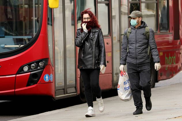 (200413) -- LONDON, April 13, 2020 (Xinhua) -- People walk past a bus at Trafalgar Square in London, Britain, April 13, 2020. The death toll of those hospitalized in Britain who tested positive for the novel coronavirus reached 10,612 as of Saturday afternoon, the Department of Health and Social Care said Sunday. (Photo by Tim Ireland Xinhua) BRITAIN-LONDON-COVID-19-DEATH TOLL 