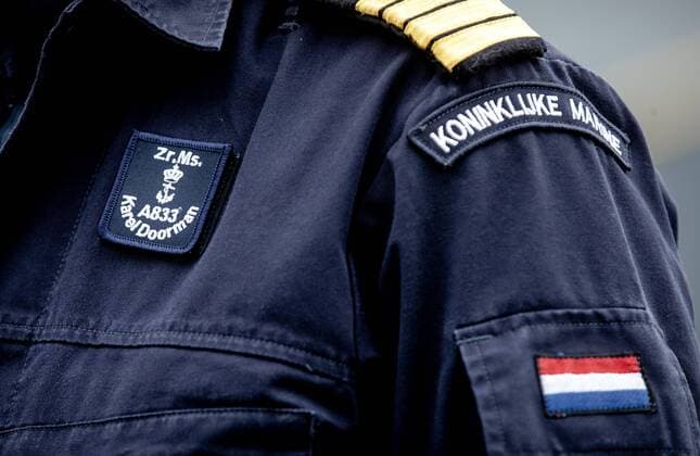 2020-04-13 08:35:50 DEN HELDER - Commandant Henk Suurveld van het marineschip Zr.Ms. Karel Doorman tijdens een interview voorafgaand aan het vertrek vanuit Den Helder naar het Caribisch Gebied. Defensie zet het schip en de bemanning in ter ondersteuning in de coronacrisis. Het schip blijft er voor minimaal drie maanden aan wal. ANP SEM VAN DER WAL  Copyright: xANPxSEMxVANxDERxWALx x409507599x
