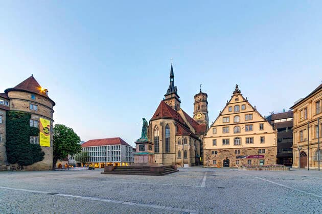 DEU, Germany, Baden Württemberg, Stuttgart, 13 04 2020 Shut down in Stuttgart The corona virus is paralysing the state capital streets and squares are deserted Schillerplatz with the Collegiate Church and the Old Palace on the left