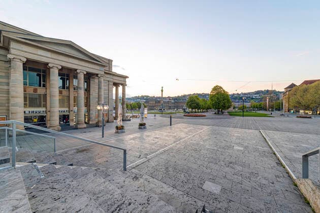DEU, Germany, Baden Württemberg, Stuttgart, 13 04 2020 Shut down in Stuttgart The corona virus is paralysing the state capital streets and squares are deserted Schlossplatz with Königsbau on the left and Neues Schloss