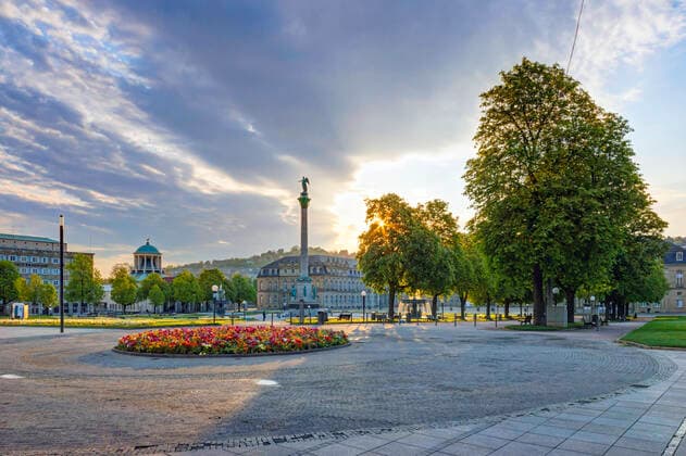 DEU, Germany, Baden Württemberg, Stuttgart, 13 04 2020 Shut down in Stuttgart The Corona Virus is paralysing the state capital streets and squares are deserted Schlossplatz with Württembergischer Kunstverein on the left, New Palace and Anniversary Column