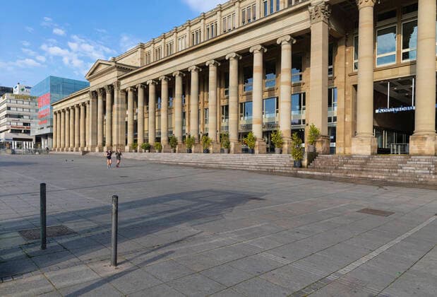 DEU, Germany, Baden Württemberg, Stuttgart, 13 04 2020 Shut down in Stuttgart The corona virus is paralysing the state capital streets and squares are deserted pedestrian zone Königstraße with Königsbau and art museum