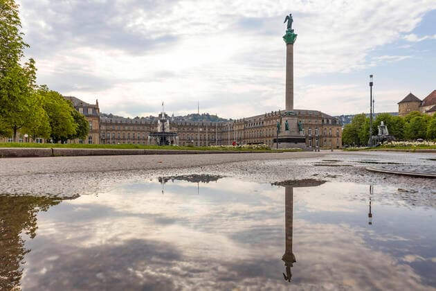 DEU, Germany, Baden Württemberg, Stuttgart, 13 04 2020 Shut down in Stuttgart The corona virus is paralysing the state capital Streets and squares are deserted Schlossplatz with anniversary column and new castle Right Old castle