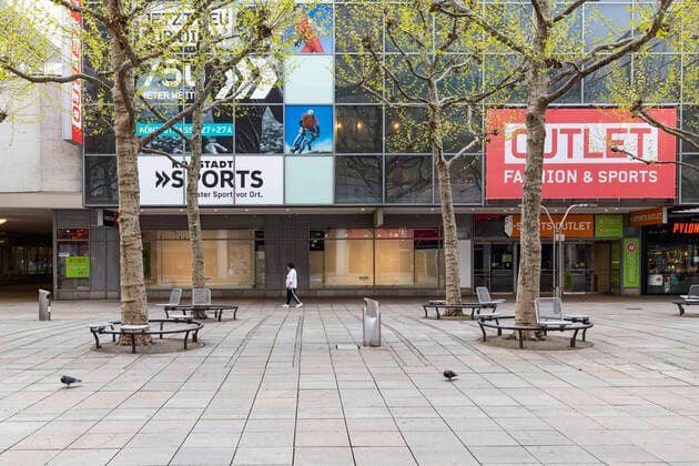 DEU, Germany, Baden Württemberg, Stuttgart, 13 04 2020 Shut down in Stuttgart The corona virus is paralysing the state capital streets and squares are deserted pedestrian zone Königstraße with closed shops