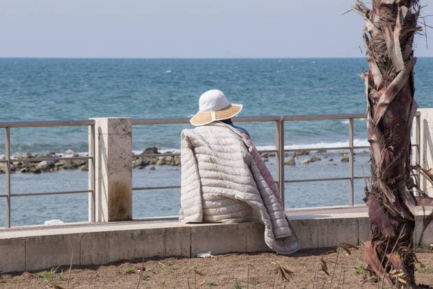 Rome: Empty beaches at Ostia on Easter Monday Woman on a bench in front of sea On Easter Monday, April 13, 2020, during the lockdown for the Covid-19 pandemic, in Ostia, near Rome, the beaches, which in recent years were full of people, today are empty Roma Italy Copyright: MatteoxNardone