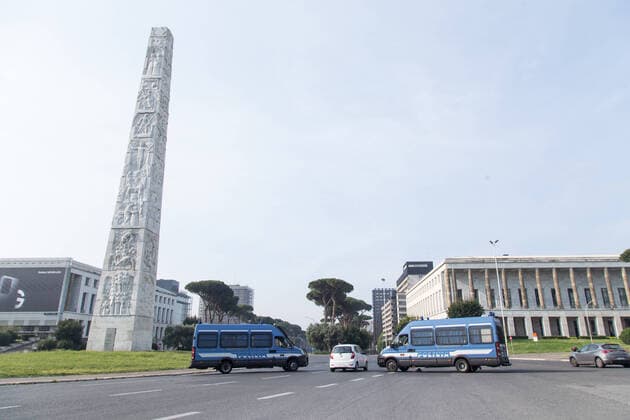 Rome: Police checks on Easter Monday On Easter Monday, during the lockdown for Covid-19 pandemic, the policemen check the cars that leave the city in via Cristoforo Colombo Roma Italy Copyright: MatteoxNardone
