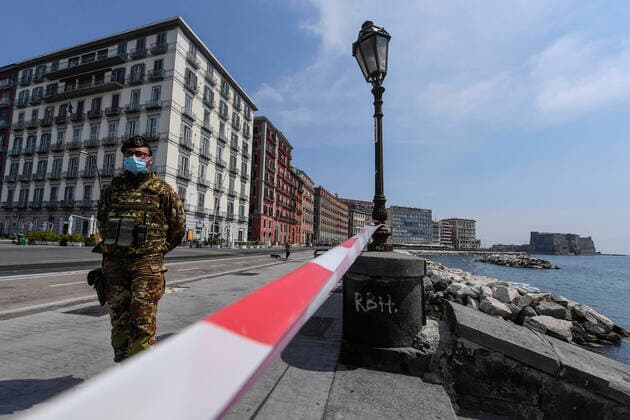 Italian Army soldiers at a checkpoint in Caracciolo street in central Naples. The Italian government has closed most stores to stop the spread of the COVID-19 coronavirus epidemic. Among other measures, the movements of people are allowed only for work, for the purchase of essential goods and for health reasons.  Copyright: xSalvatorexLaportax xIPAx xKontrolabx