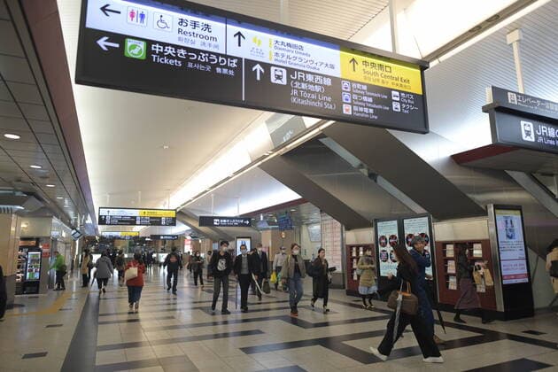 OSAKA, JAPAN - APRIL 13: Commuters wearing face mask head home near JR Osaka Station on Monday, April 13, 2020, amid the spread of the new coronavirus. Japanese Prime Minister Shinzo Abe declared a state of emergency last Tuesday for Tokyo and six other prefectures to ramp up defenses against the spread of the coronavirus. (Photo: Richard Atrero de Guzman AFLO)  (125303073)