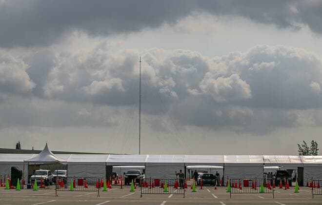 April 13, 2020, Miami, Fl, USA: People lineup in their cars as they arrive to a COVID-19 drive-thru testing center near the Hard Rock Stadium in Miami Gardens, Florida on Monday, April 13, 2020. The Florida Army National Guard set up the center and is now expanding its testing criteria to include anyone with COVID-19 symptoms. Miami USA - ZUMAm67_ 20200413_zaf_m67_014 Copyright: xMatiasxJ.xOcnerx