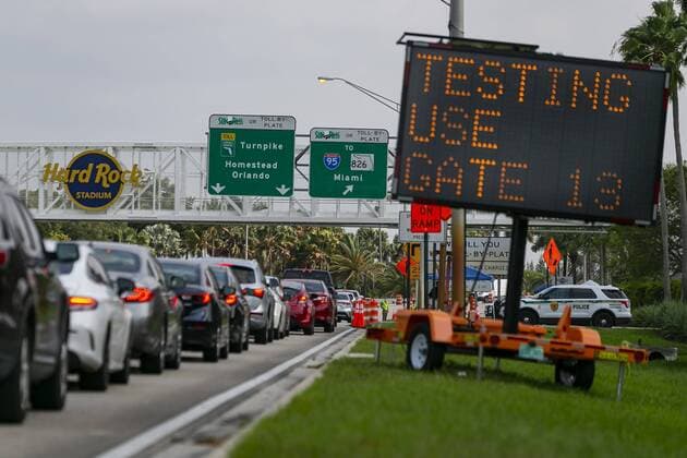 April 13, 2020, Miami, Fl, USA: A COVID-19 drive-thru testing center operates in a parking lot near the Hard Rock Stadium in Miami Gardens, Florida on Monday, April 13, 2020. The Florida Army National Guard set up the center and is now expanding its testing criteria to include anyone with COVID-19 symptoms. Miami USA - ZUMAm67_ 20200413_zaf_m67_024 Copyright: xMatiasxJ.xOcnerx