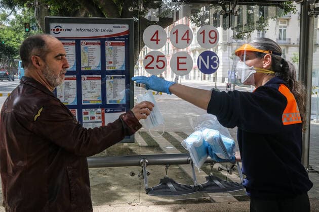 April 13, 2020: 13 April 2020 (Malaga) Distribution of masks in Malaga after the end of economic hibernation. Civil Protection Forces and State Security Bodies and Forces Begin to Distribute 372,000 Government Masks at Suburban, Urban and Interurban Transportation Stations - ZUMAc161 20200413_zap_c161_031 Copyright: xLorenzoxCarnerox