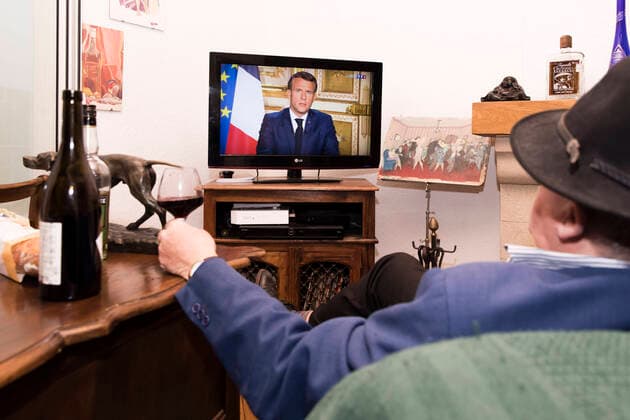 Chambery, France April 13, 2020 - A A confined French man in watching on television the speech of the French President Emmanuel Macron concerning the COVID19 health crisis ALLOCUTION, MACRON, PRESIDENT DE LA REPUBLIQUE, DISCOURS, COVID19, CRISE SANITAIRE, CONFINEMENT, SANTE, CORONAVIRUS, POLITIQUE Copyright: xVincentxIsorex