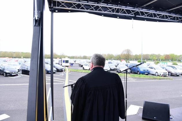 Easter service in the drive-in cinema on 13 04 2020 in Düsseldorf The Protestant service is led by Pastor Heinrich Fucks The altar is located on a truck positioned in front of the drive-in cinema screen The sermon of the pastor is transmitted via the drive-in cinemas audio system to the radios of the participating vehicles The Düsseldorf drive-in cinema was built in response to xRx