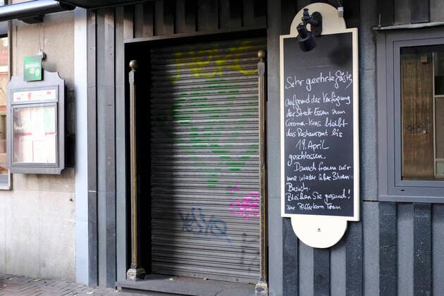 CORONA PANDEMIE,CORONAVIRUS,COVID 19,notice board,of a restaurant to its guests,photographed on 13 04 2020 in the city of Essen in the Ruhr area in the federal state of North Rhine-Westphalia NRW Â