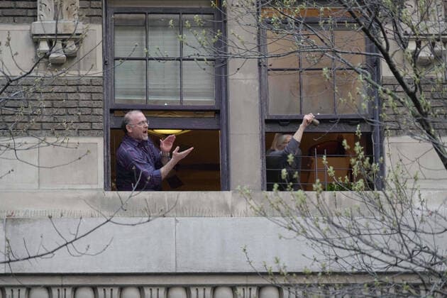 April 13, 2020, New York, New York, USA: Nightly cheering for frontline workers,.Upper West Side, NYC.April 13, 2020.Photos by Sonia Moskowitz. New York USA - ZUMAm334 20200413_zep_m334_002 Copyright: xSoniaxMoskowitzxGordonx